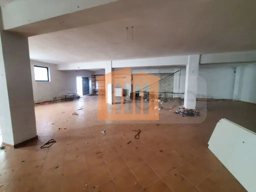 Pasuri të patundshme komerciale 825 m² 2 kati