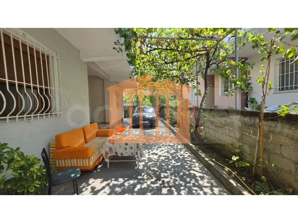 Apartament 4 dhoma 130 m² 1 kati