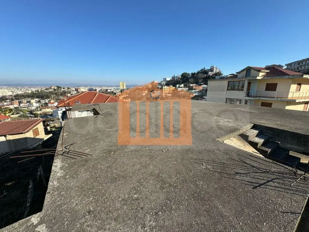 Shtëpi 318 m²