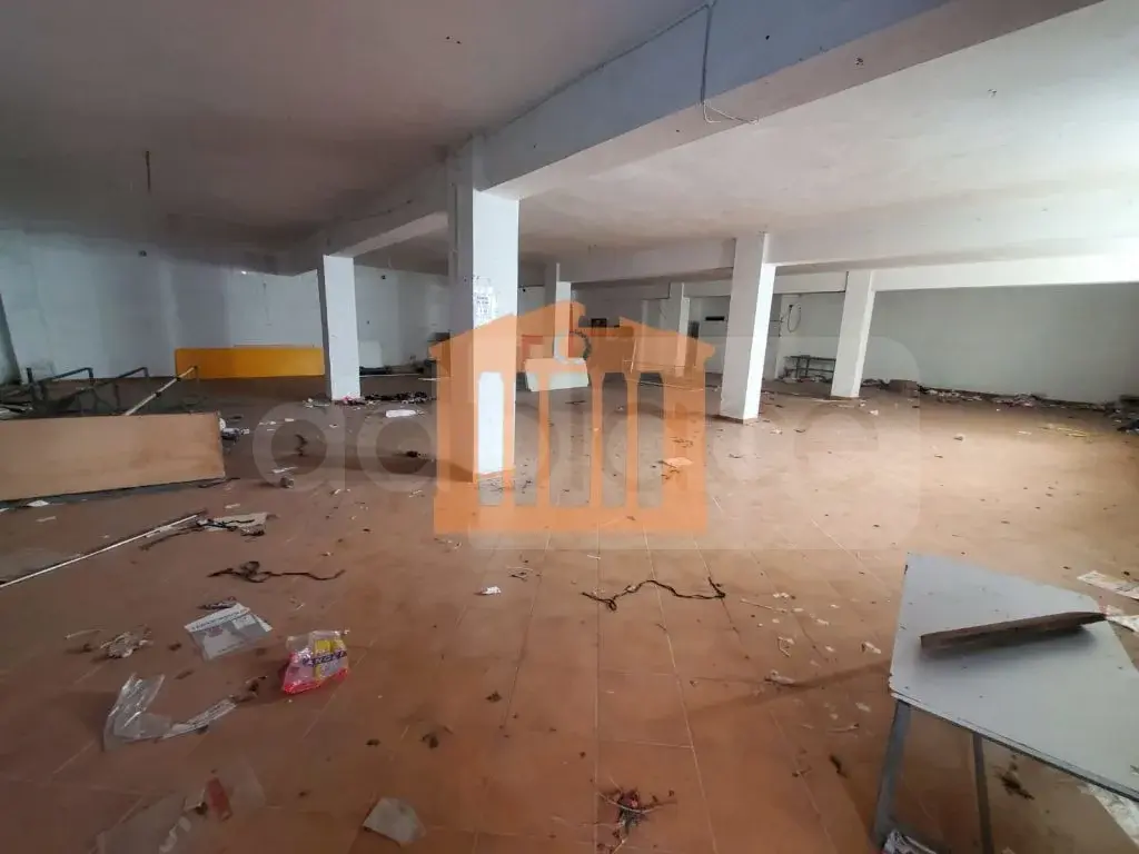 Pasuri të patundshme komerciale 825 m² 2 kati