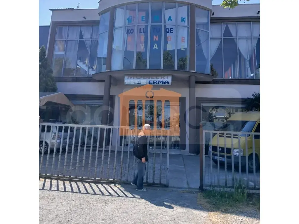 Pasuri të patundshme komerciale 305 m² 2 kati