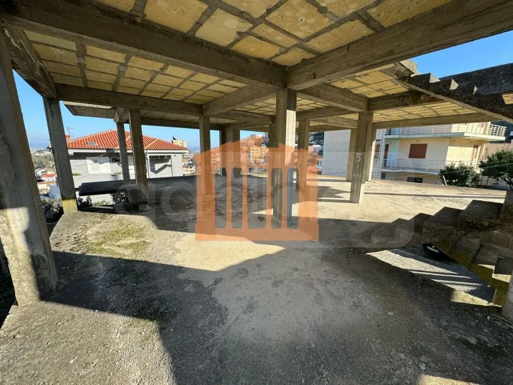 Shtëpi 318 m²