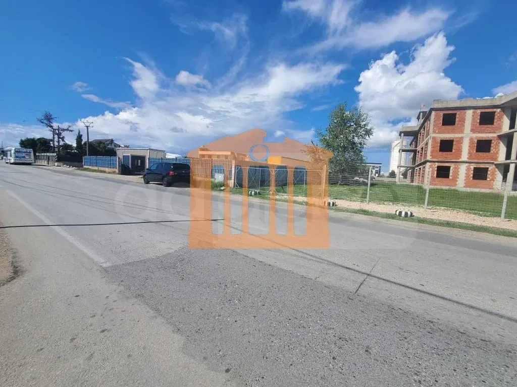 Pasuri të palujtshme komerciale 3232 m²