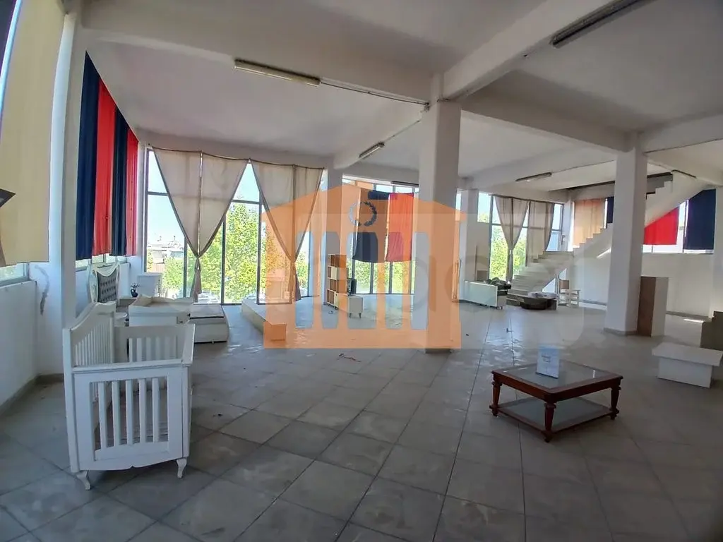 Pasuri të patundshme komerciale 305 m² 2 kati