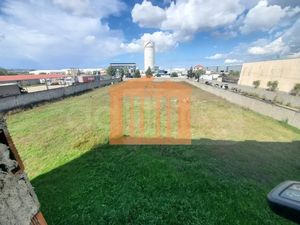 Pasuri të palujtshme komerciale 3232 m²
