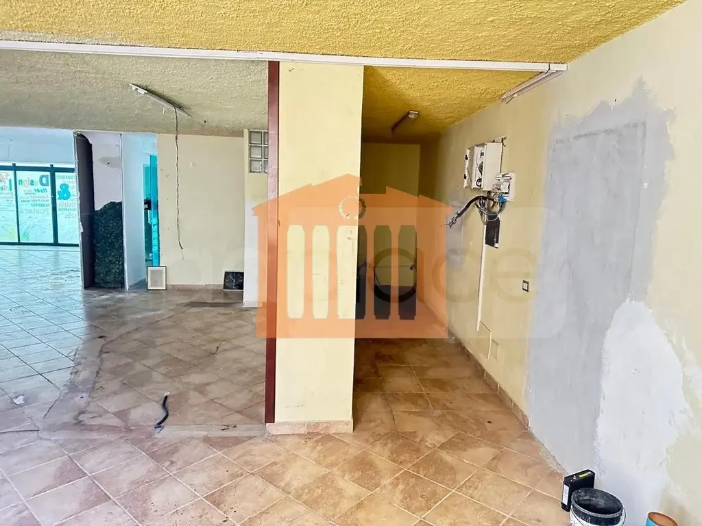 Pasuri të palujtshme komerciale 250 m² 2 kati