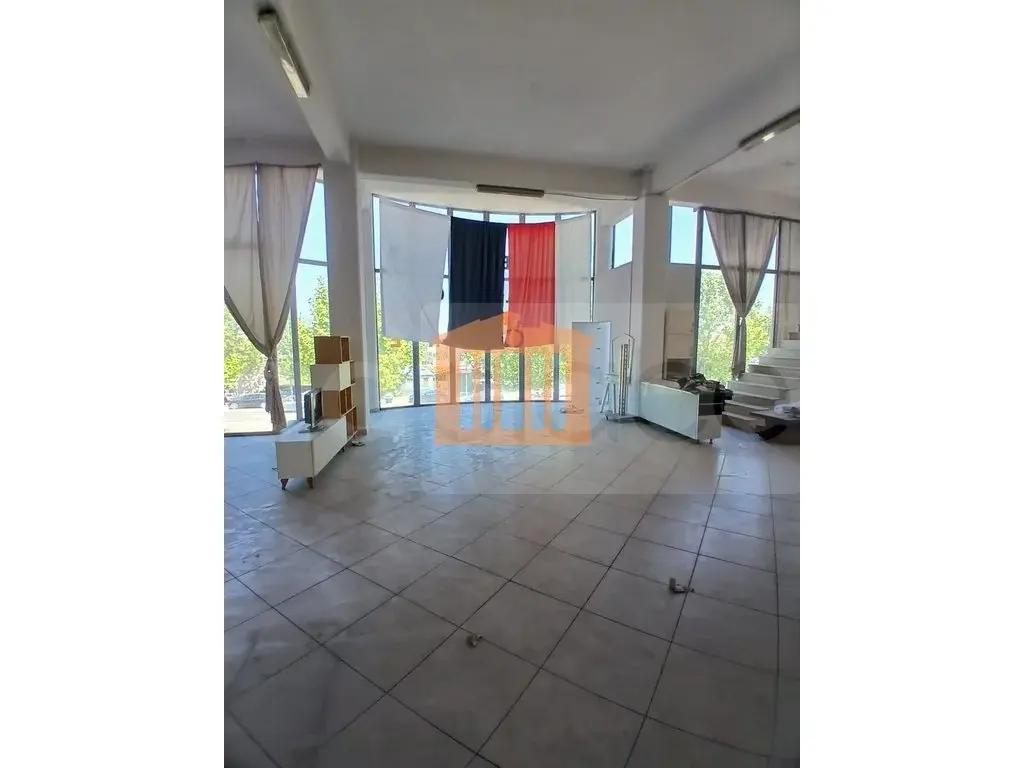 Pasuri të patundshme komerciale 305 m² 2 kati