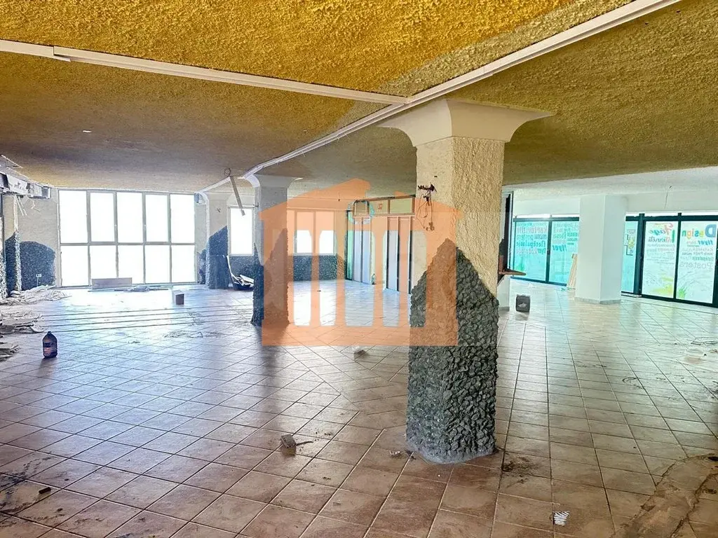 Pasuri të palujtshme komerciale 250 m² 2 kati