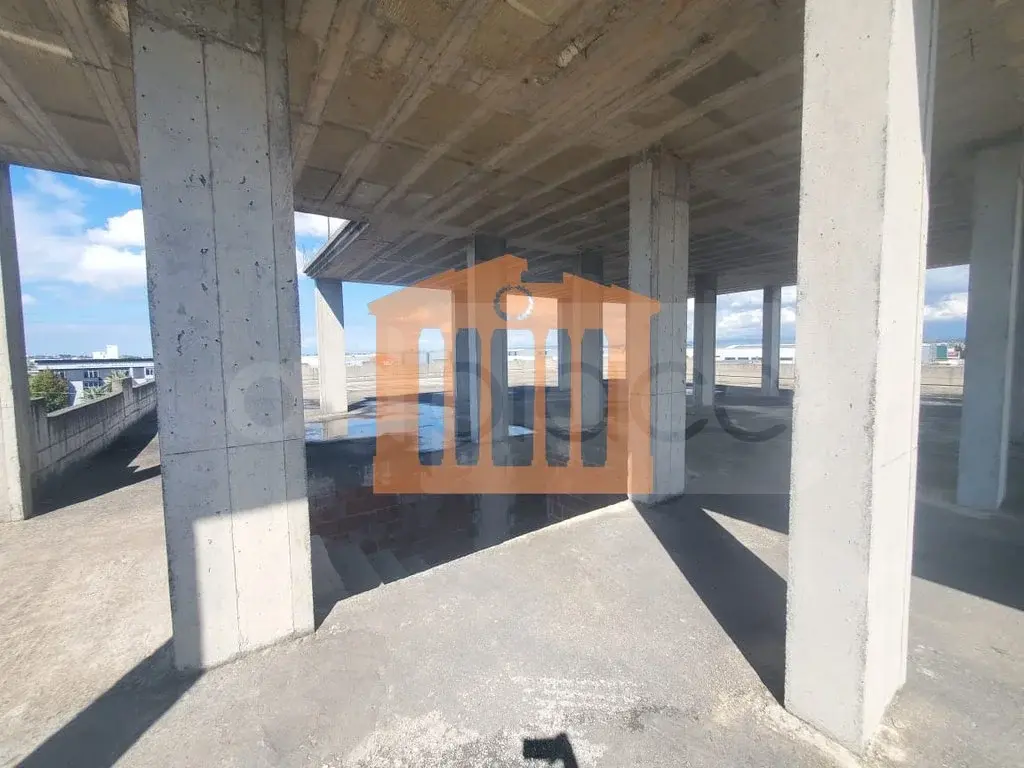 Pasuri të palujtshme komerciale 3232 m²