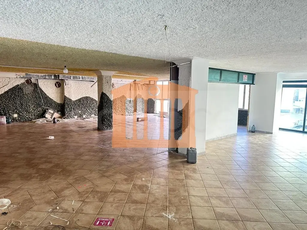 Pasuri të palujtshme komerciale 250 m² 2 kati