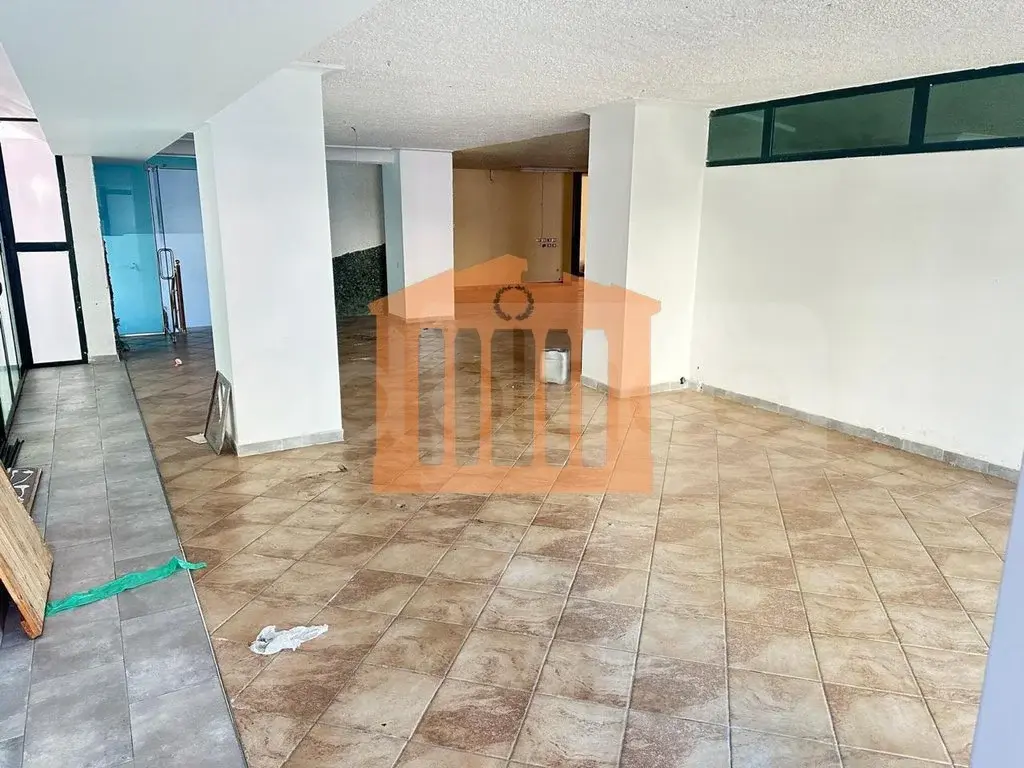 Pasuri të palujtshme komerciale 250 m² 2 kati
