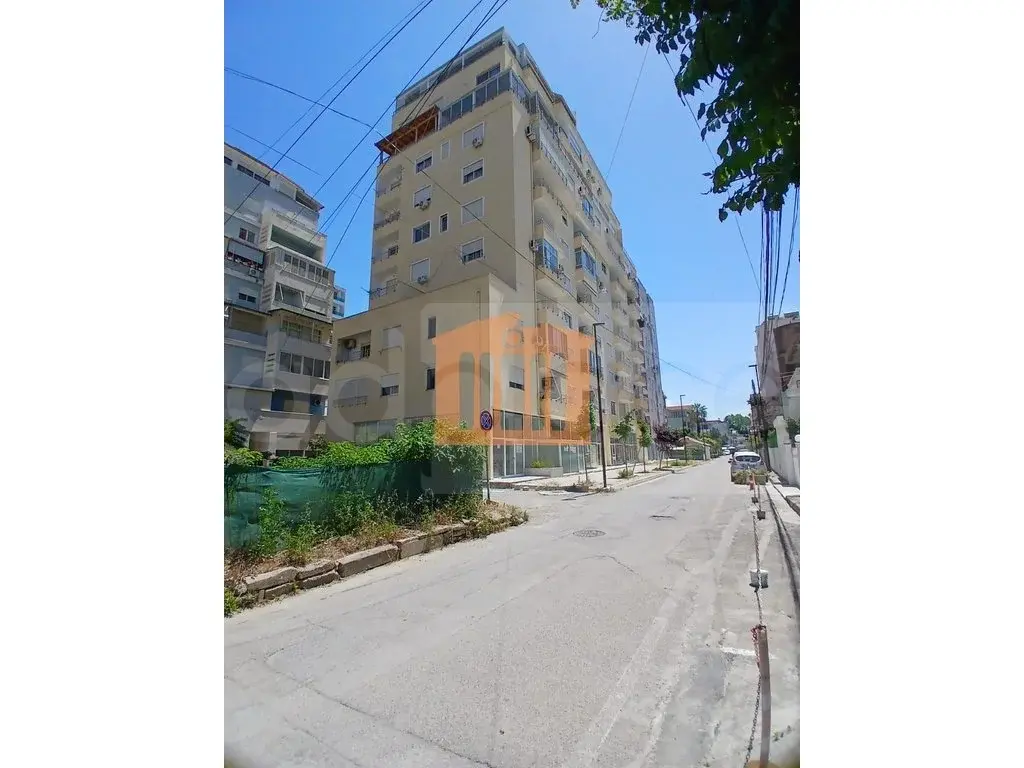 Pasuri të patundshme komerciale 100 m²
