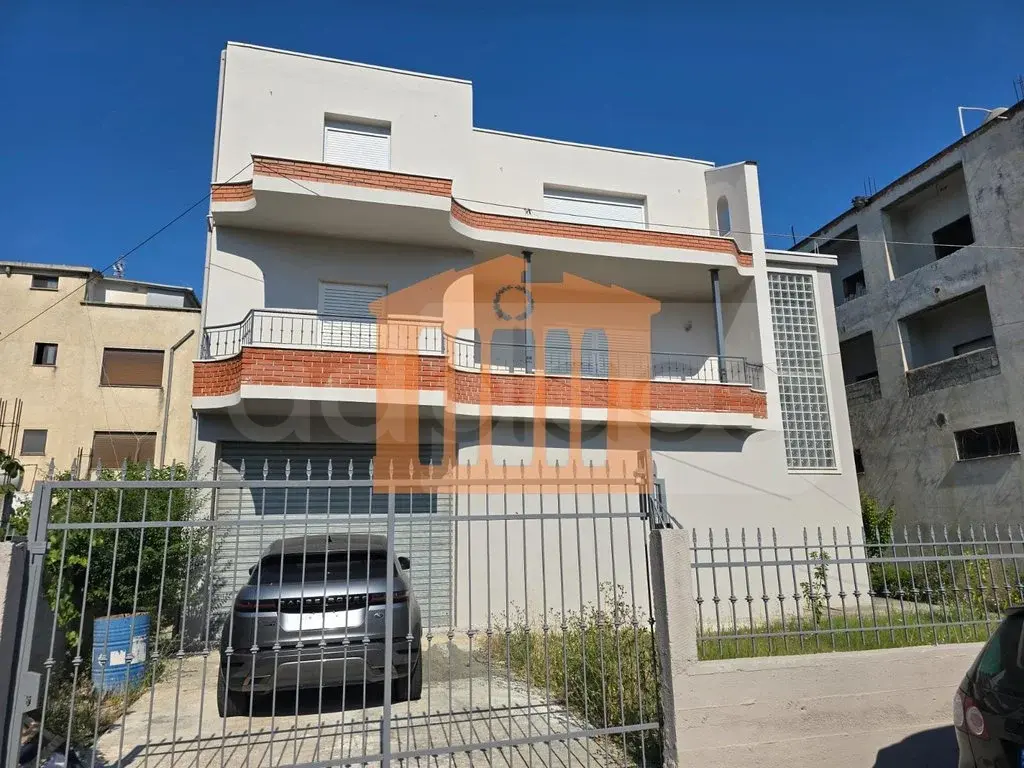 Shtëpi 471 m²