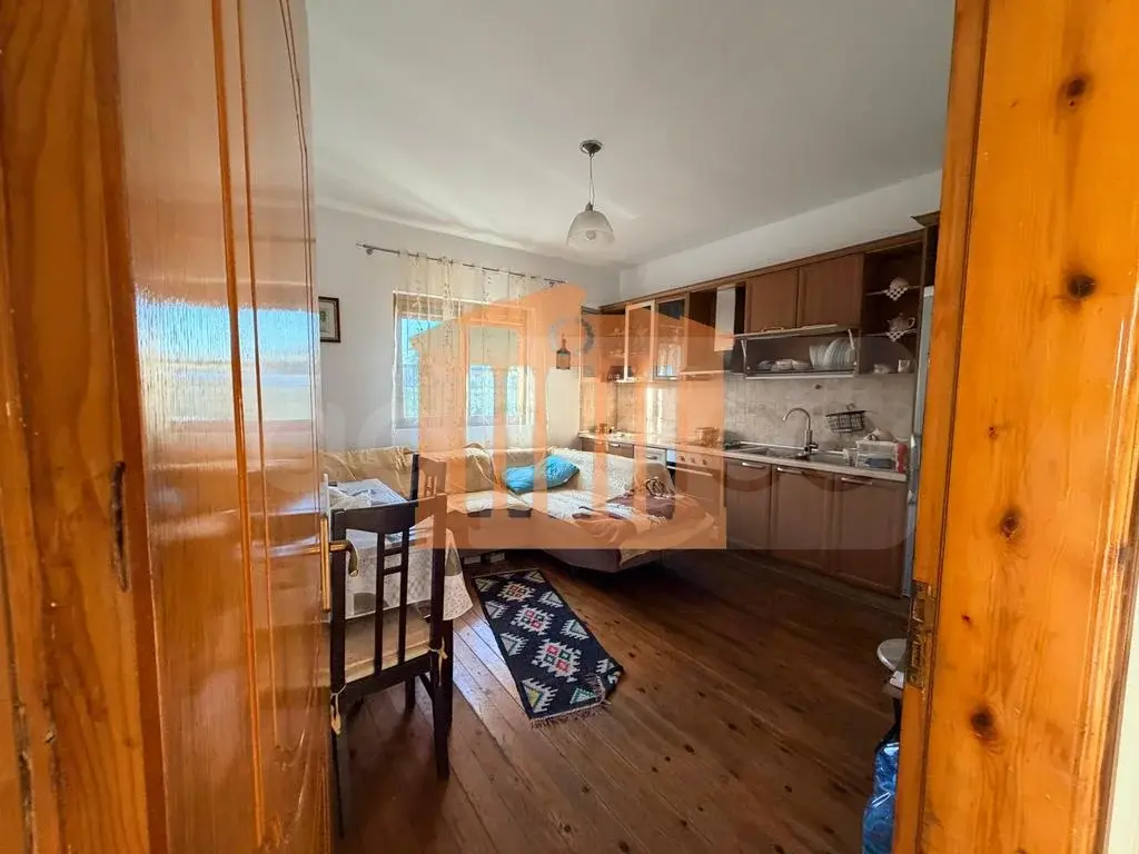 Apartament 4 dhoma 1 kati