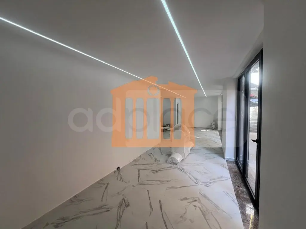 Pasuri të palujtshme komerciale 54 m²