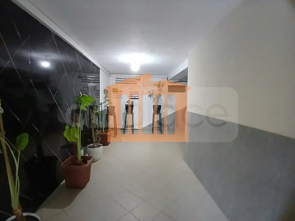 Pasuri të palujtshme komerciale 608 m² 1 kati