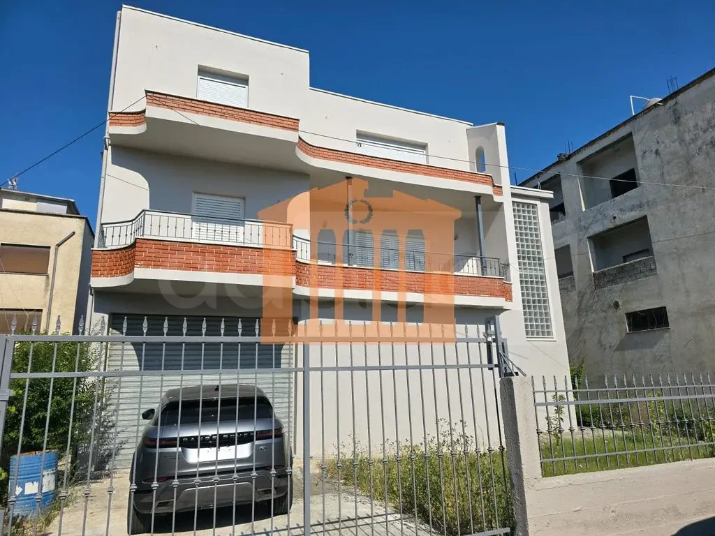 Shtëpi 471 m²
