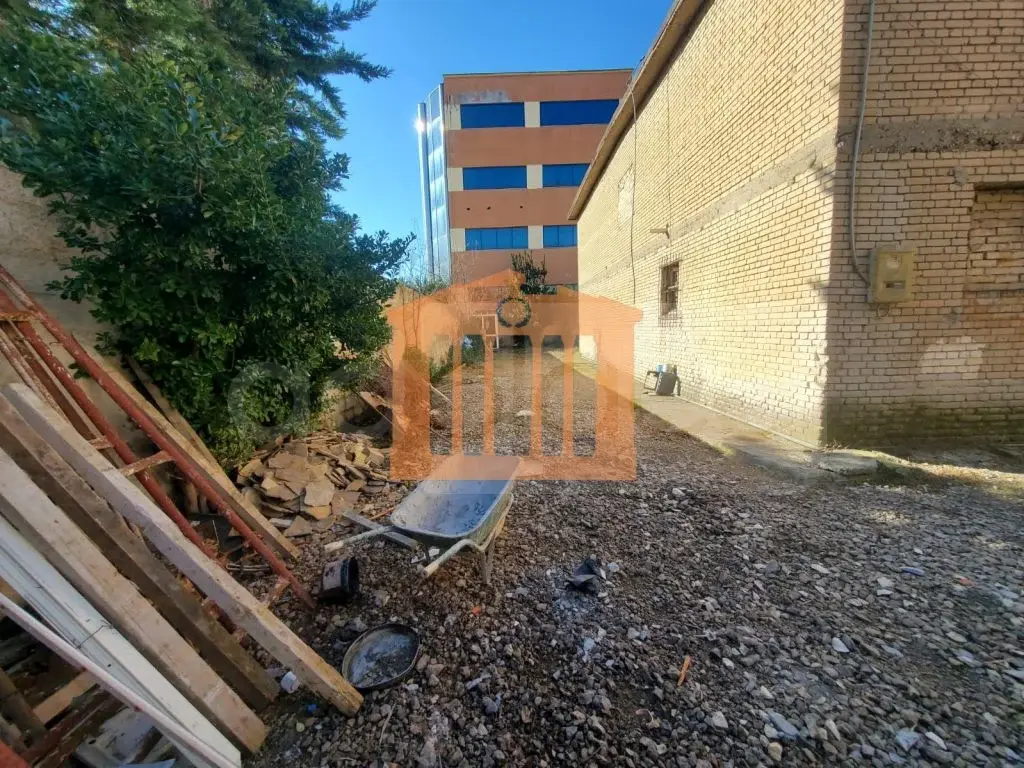Pasuri të patundshme komerciale 825 m² 2 kati