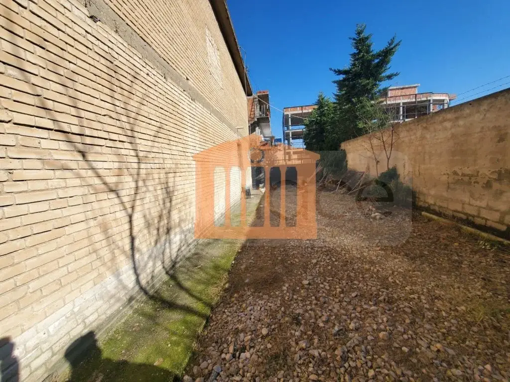 Pasuri të patundshme komerciale 825 m² 2 kati