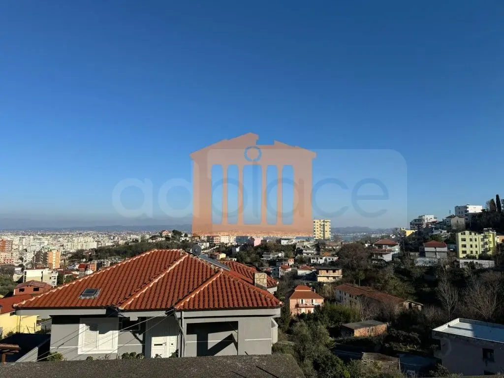 Shtëpi 318 m²
