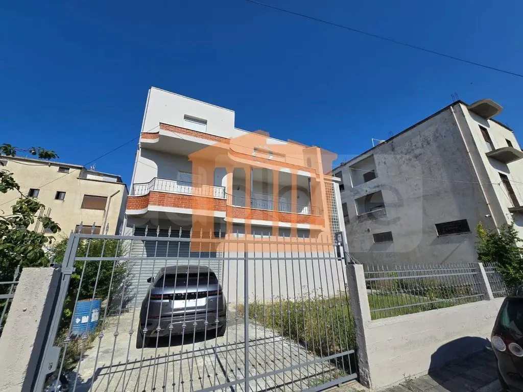 Shtëpi 471 m²