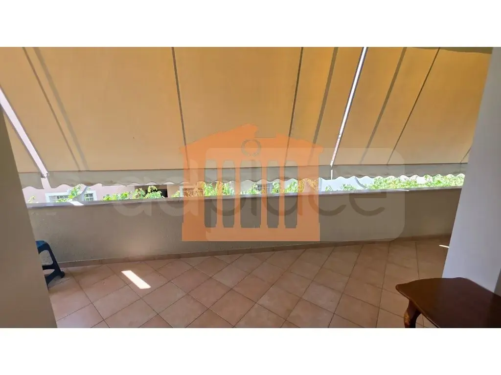 Apartament 4 dhoma 130 m² 1 kati