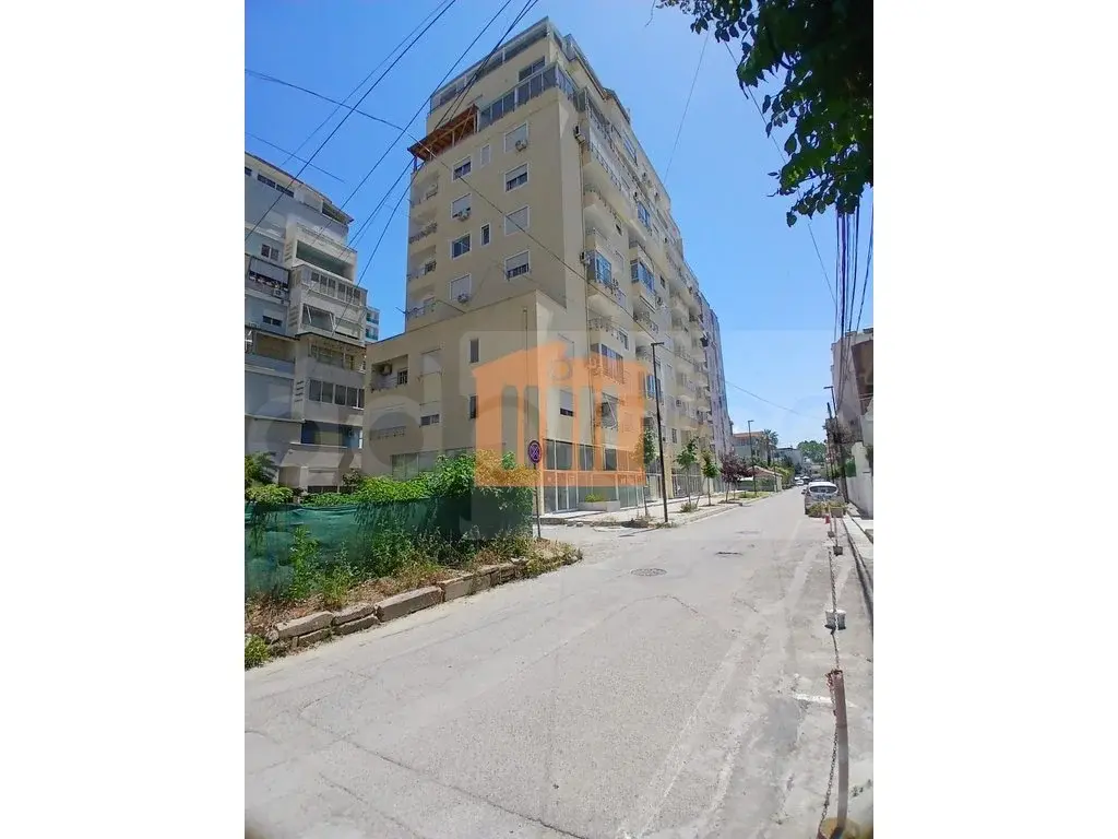 Pasuri të patundshme komerciale 500 m² -1 kati