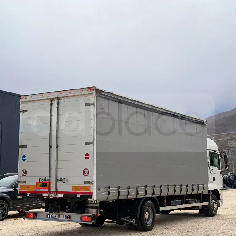 Man TGM 15.290 shitet ose nderrohet