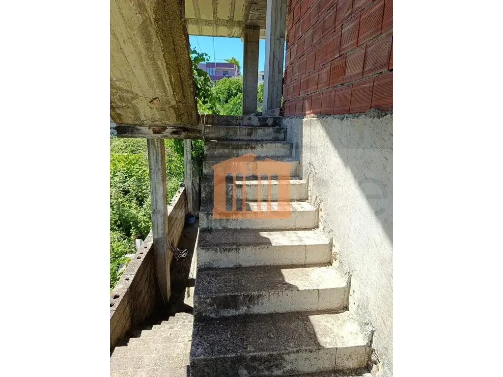 Vilë 360 m²