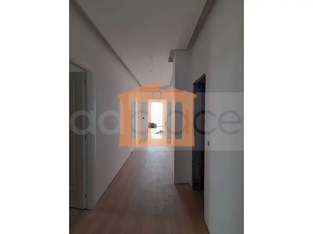 Apartament 1+2 dhoma 280 m² 8 kati