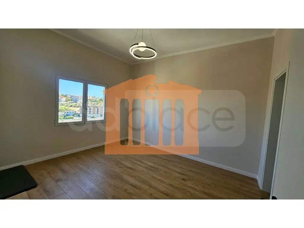 Apartament 1+3 dhoma 129 m² 9 kati
