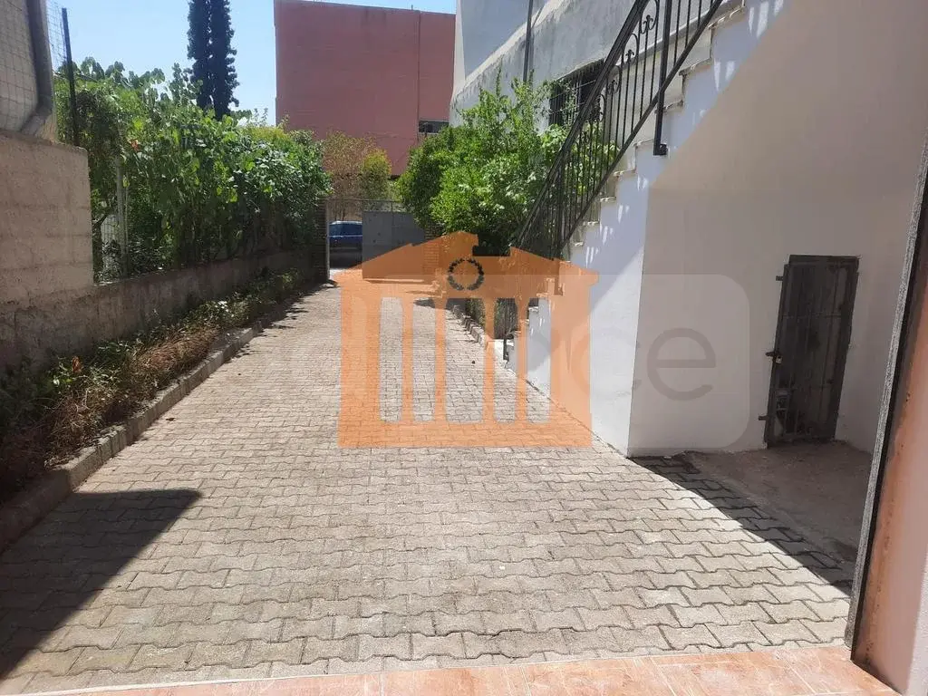 Vilë 585 m² 1 kati