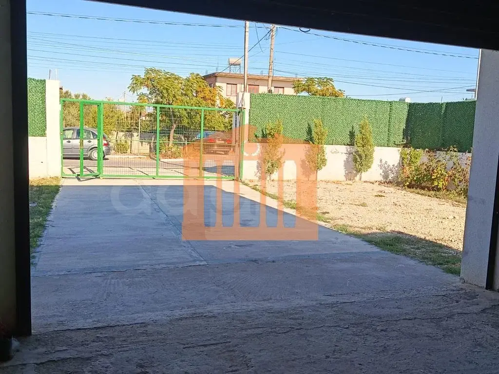 Pasuri të palujtshme komerciale 100 m²