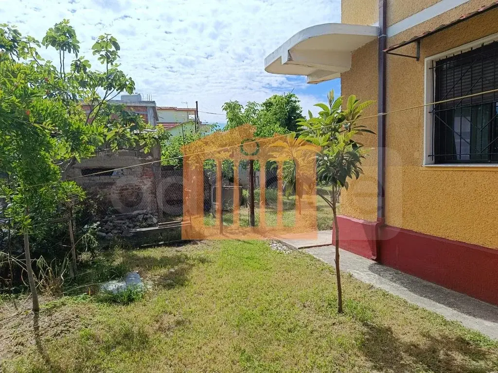 Vilë 332 m²