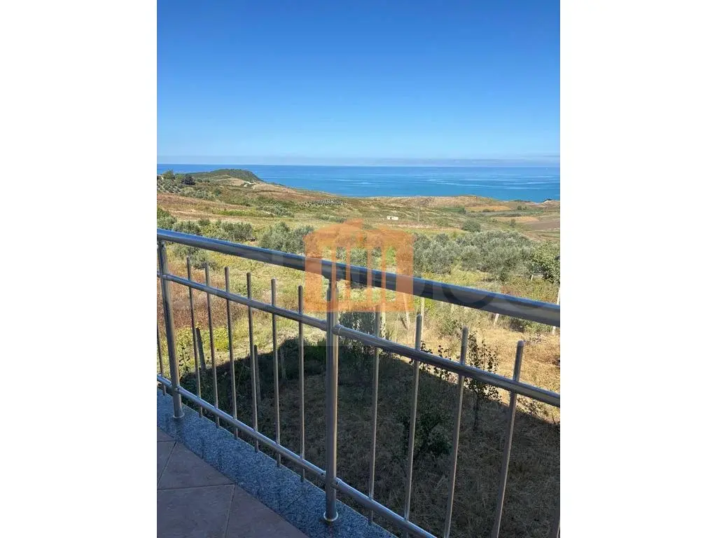 Vilë 345 m² 3 kati