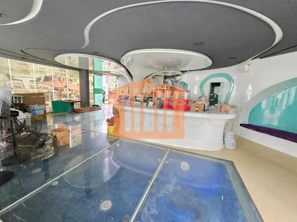 Pasuri të palujtshme komerciale 128 m²