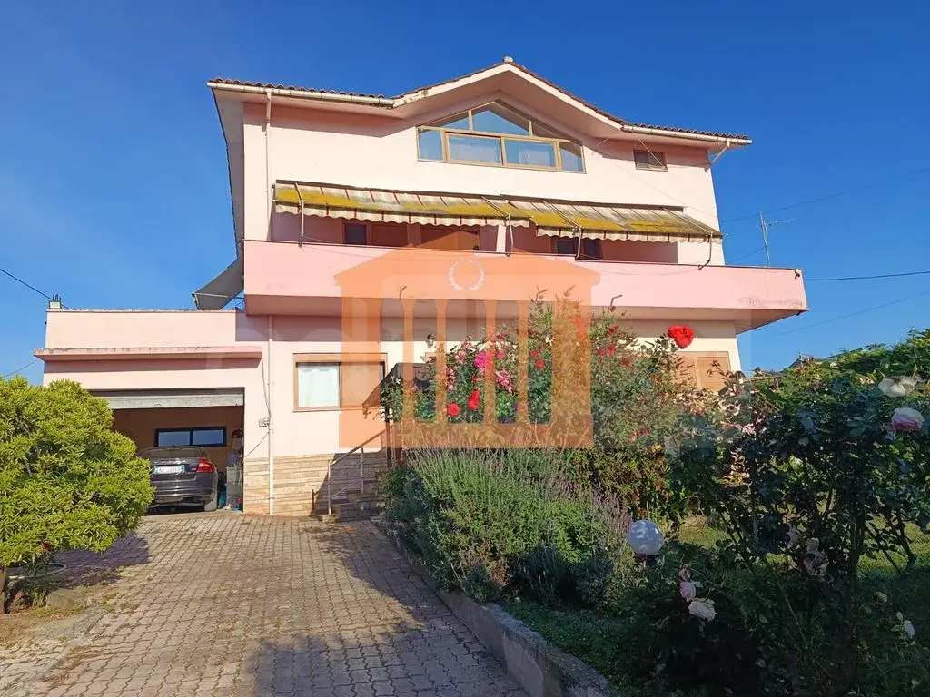 Vilë 489 m² 3 kati