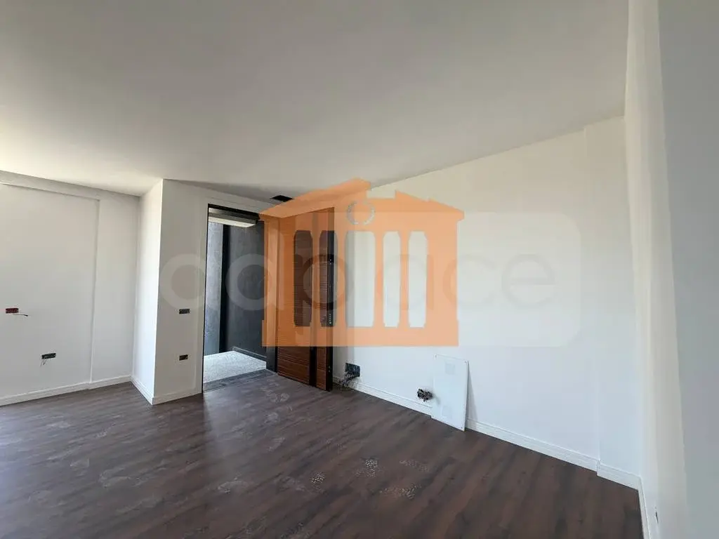 Vilë 330 m²