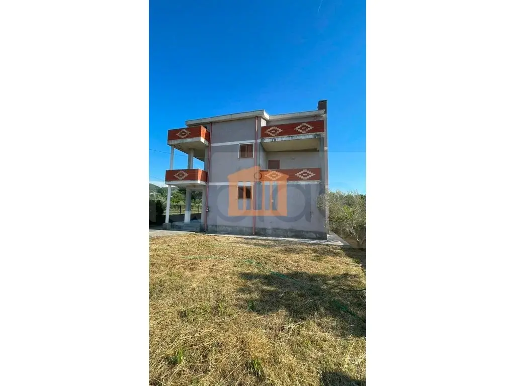 Vilë 150 m² 3 kati