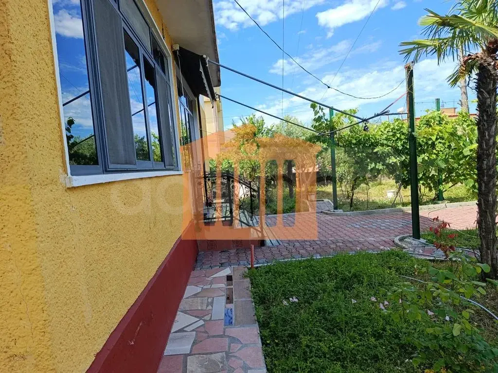 Vilë 332 m²