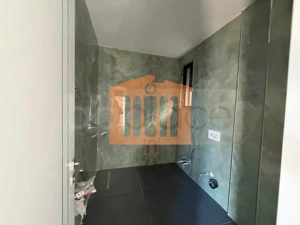 Vilë 330 m²