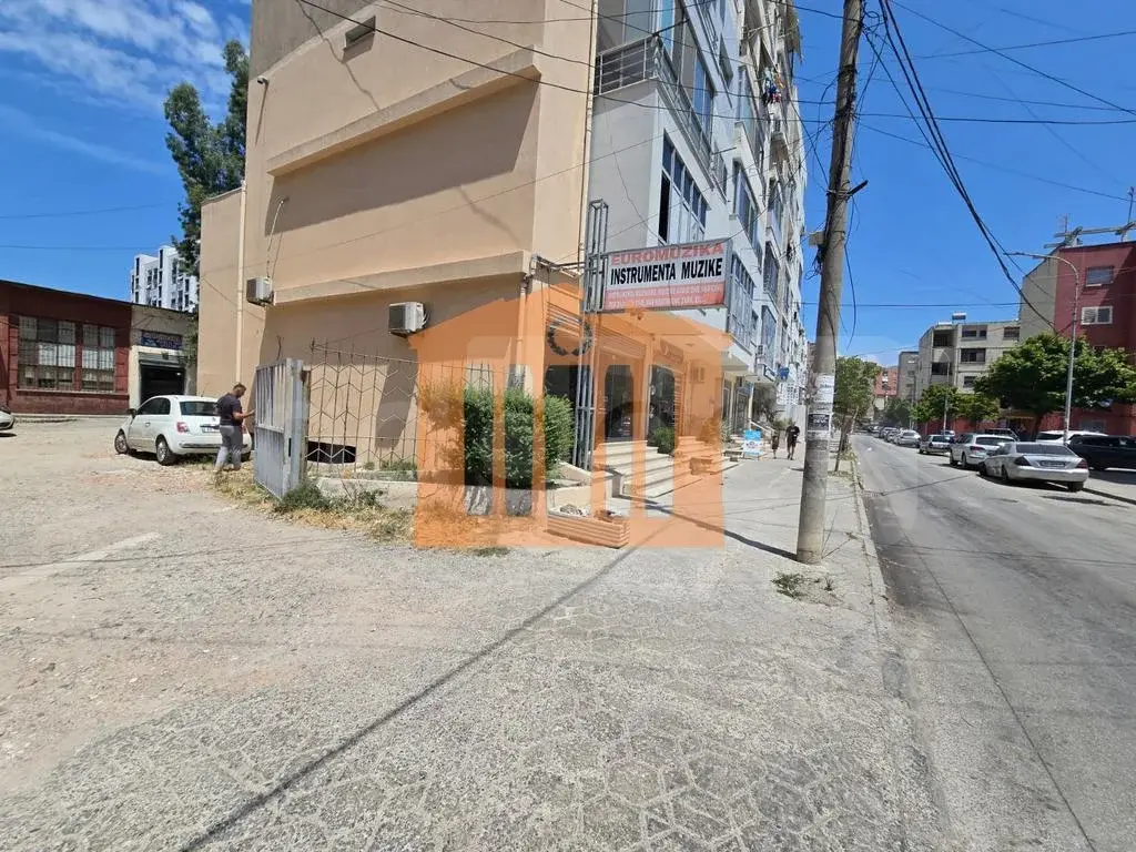 Garazh 303 m² -1 kati