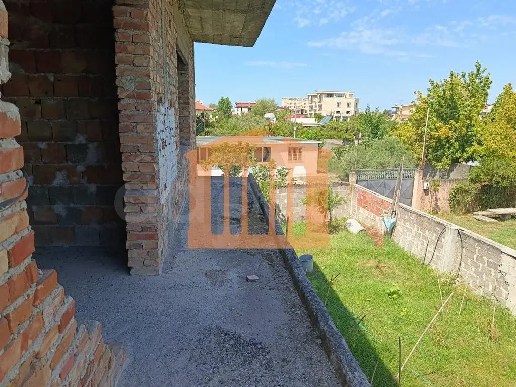 Vilë 200 m²