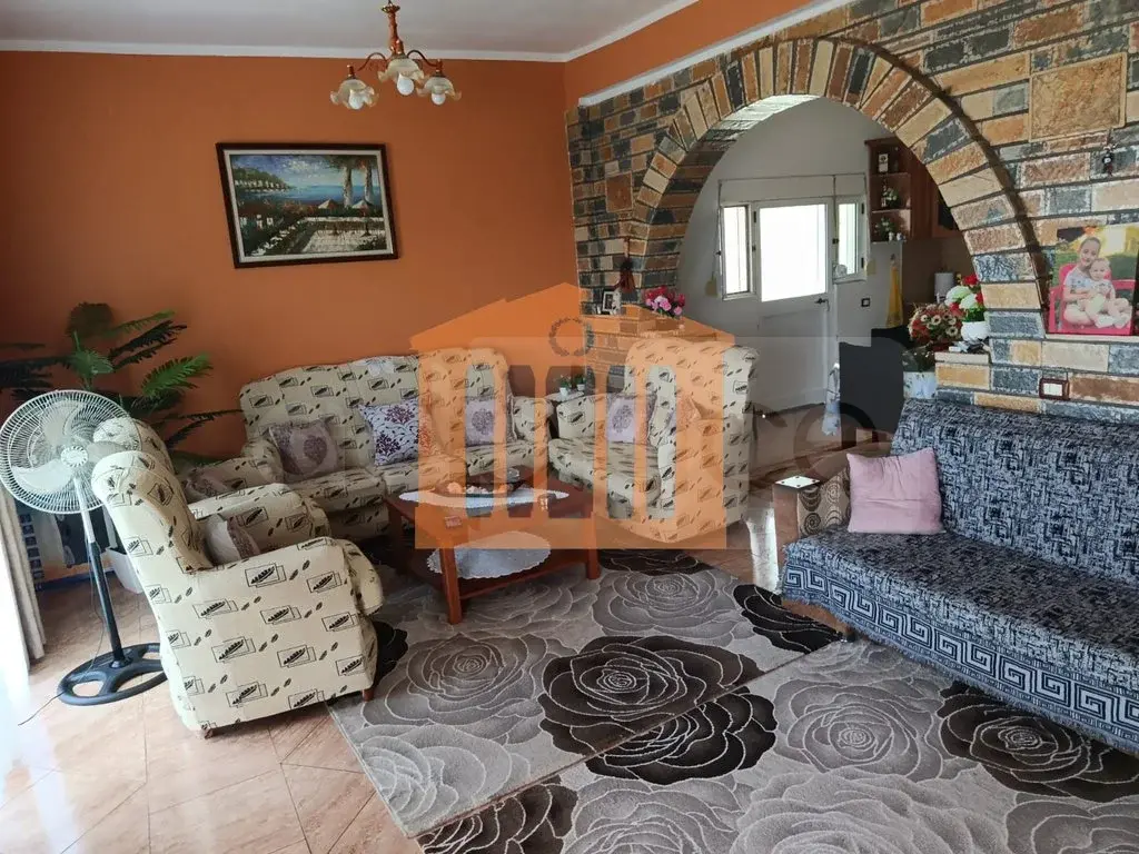 Vilë 220 m²