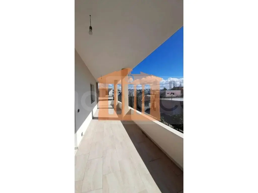 Vilë 600 m² 3 kati