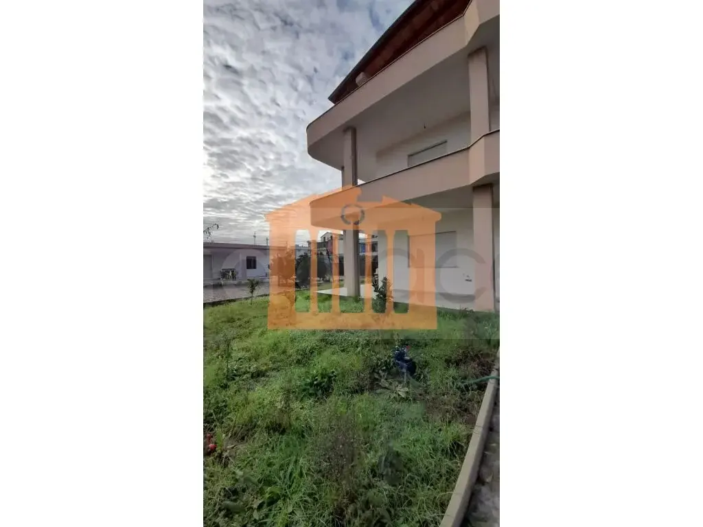 Vilë 600 m² 3 kati
