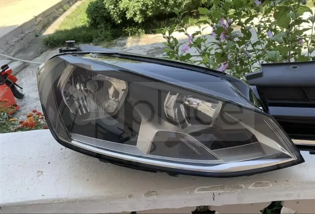Drita e përparme e djathtë Volkswagen Golf V