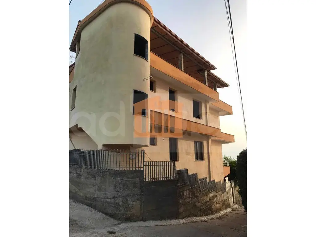 Vilë 580 m²