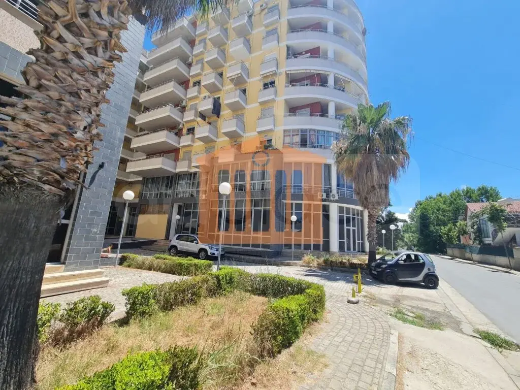 Pasuri të palujtshme komerciale 709 m² -1-0-1 kati