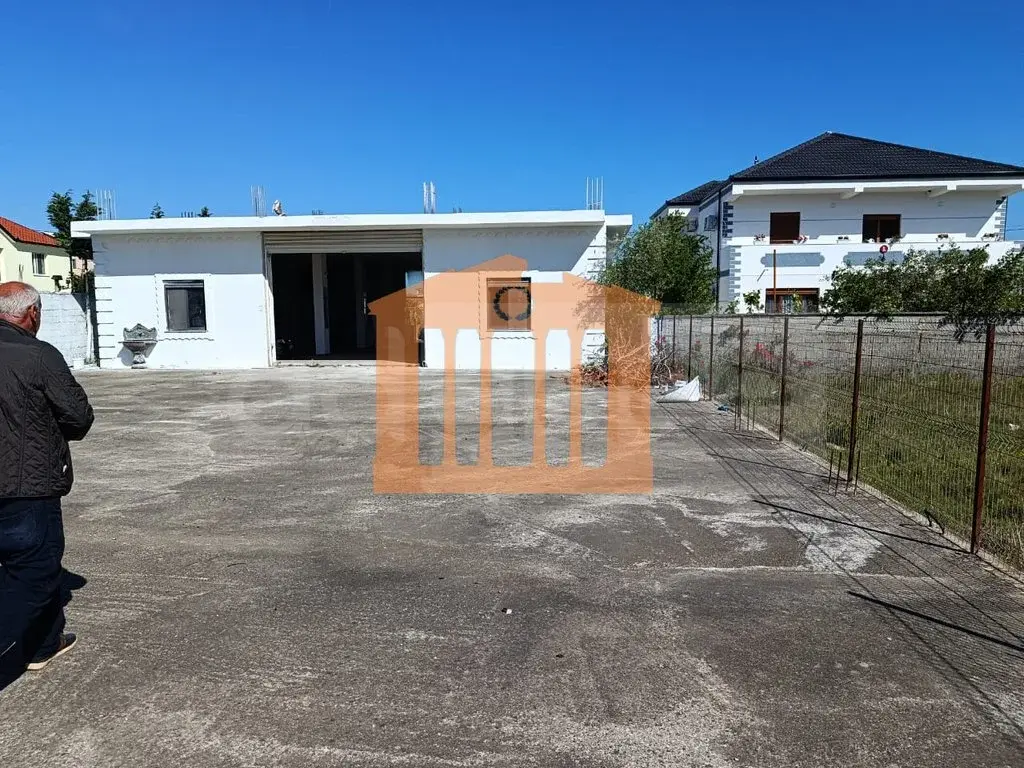 Pasuri të palujtshme komerciale 300 m²